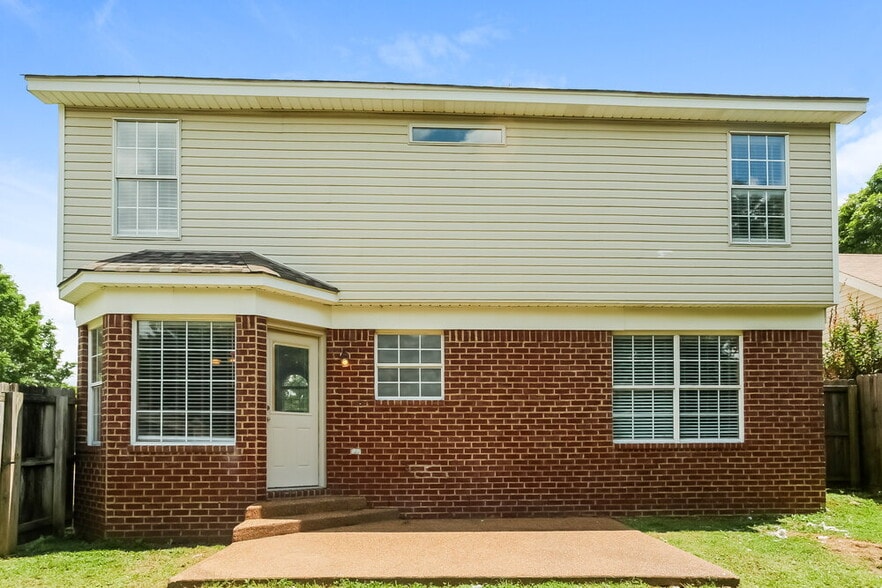 Building Photo - 6841 Charlotte Dr