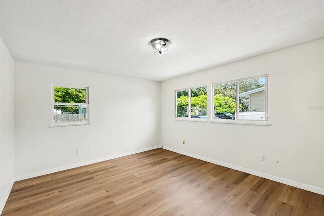 Building Photo - 6515 3rd St Ct W