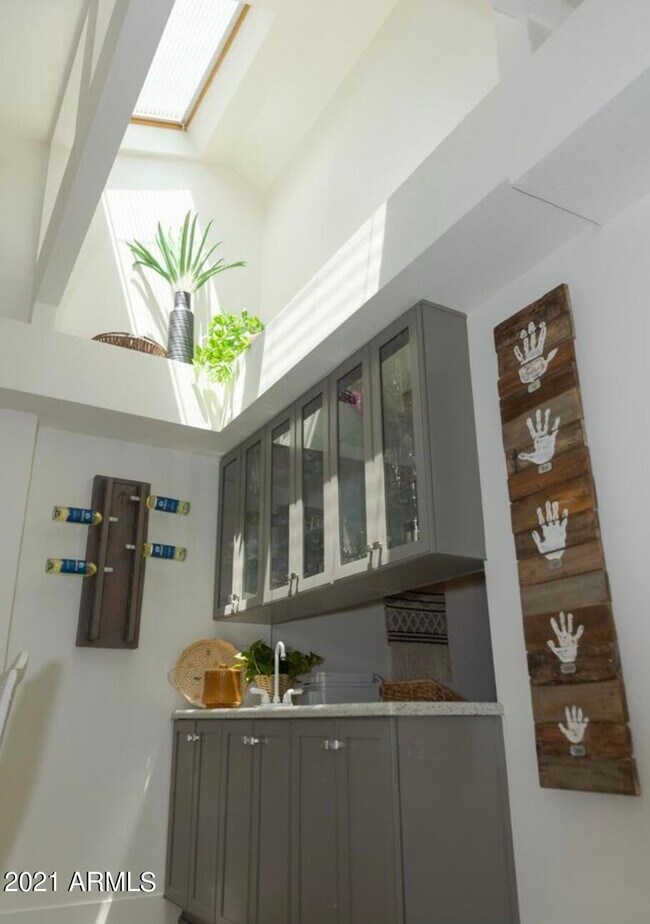 Building Photo - 5115 E Berneil Dr