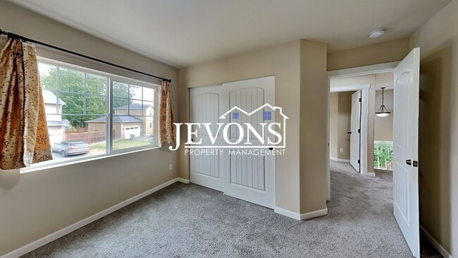 Building Photo - Spacious 5-bedroom home in a great community with 2-car garage, washer and dryer, just minutes fr...