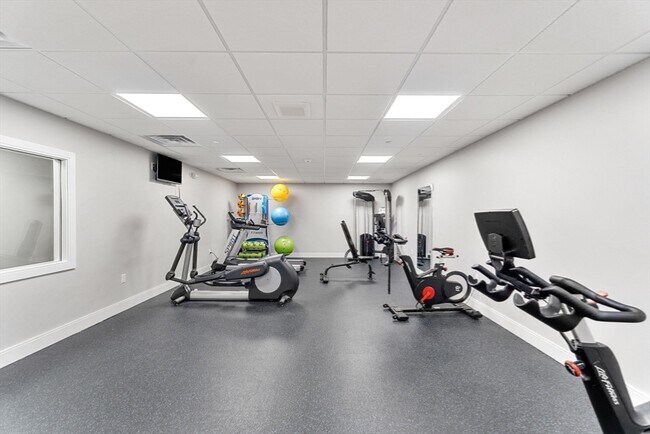 Building Photo - 1457 Tremont St