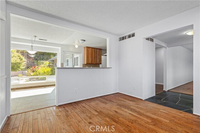 Building Photo - 668 Patricia Dr