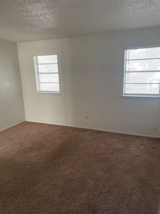 Building Photo - 708 Cooper N Ct