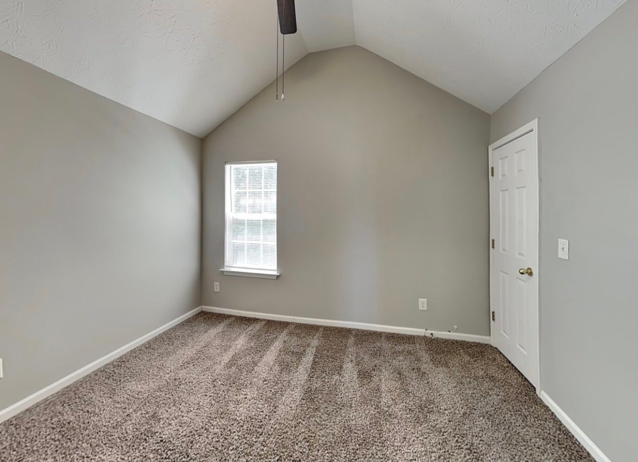 Building Photo - 2621 Fairstone Ave