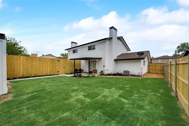 Building Photo - 15819 El Estado Dr