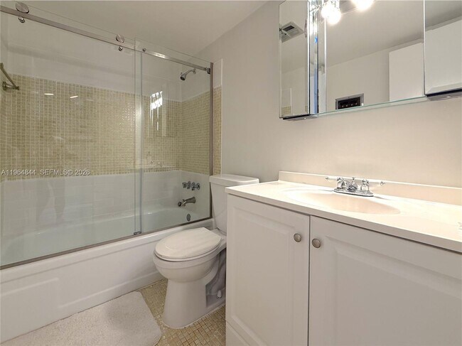 Building Photo - 541 Blue Heron Dr