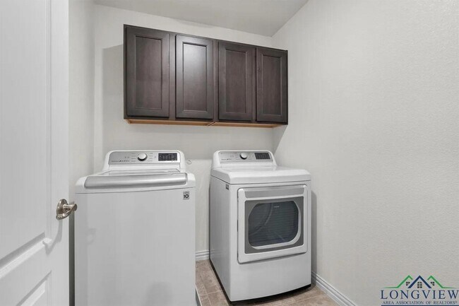 Building Photo - 3300 Becker Dr