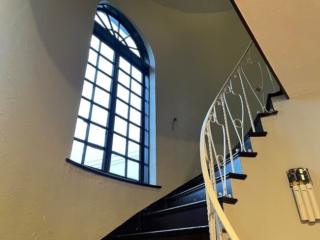 Building Photo - 108 Dexter Rd