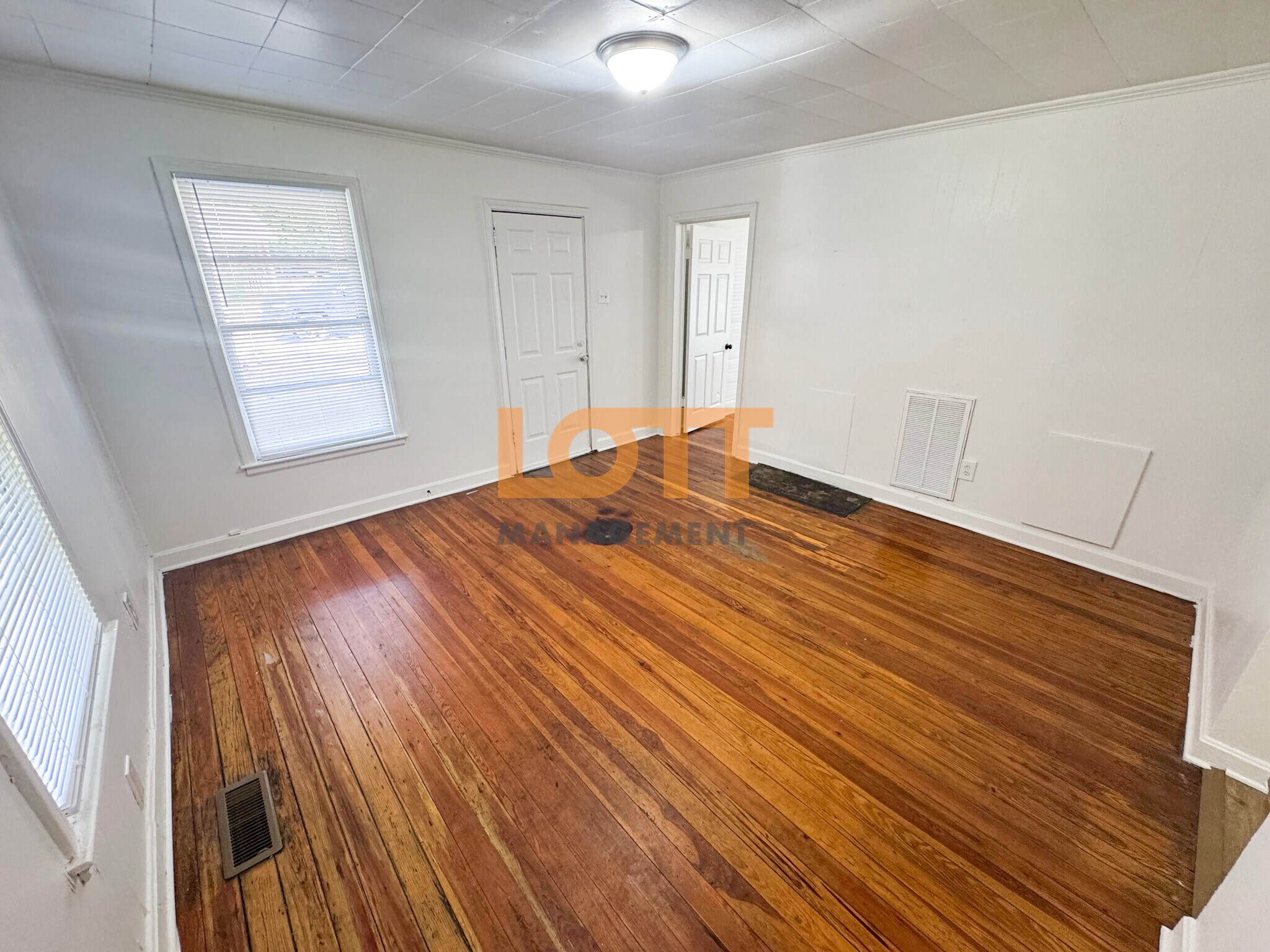 Building Photo - 24 Looper St