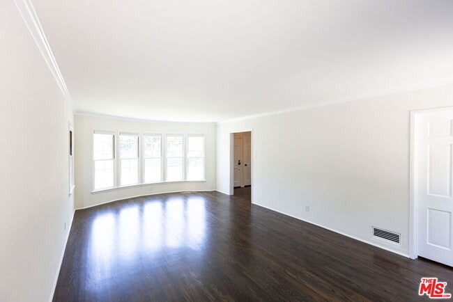 Building Photo - 2547 Canyon Dr