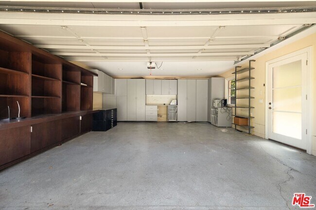 Building Photo - 758 N Almar Ave