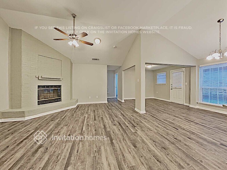 Building Photo - 300 Blueleaf Dr