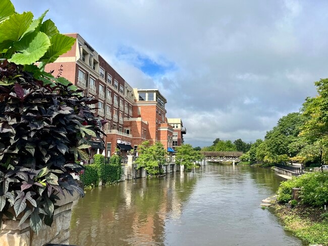 Building Photo - 59 Elmwood Dr