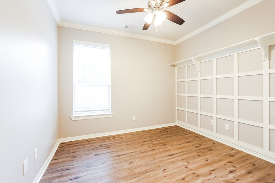 Building Photo - 20868 Bentwood Oaks Dr