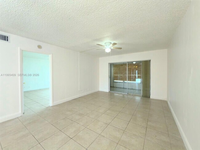 Building Photo - 609 S State Rd 7