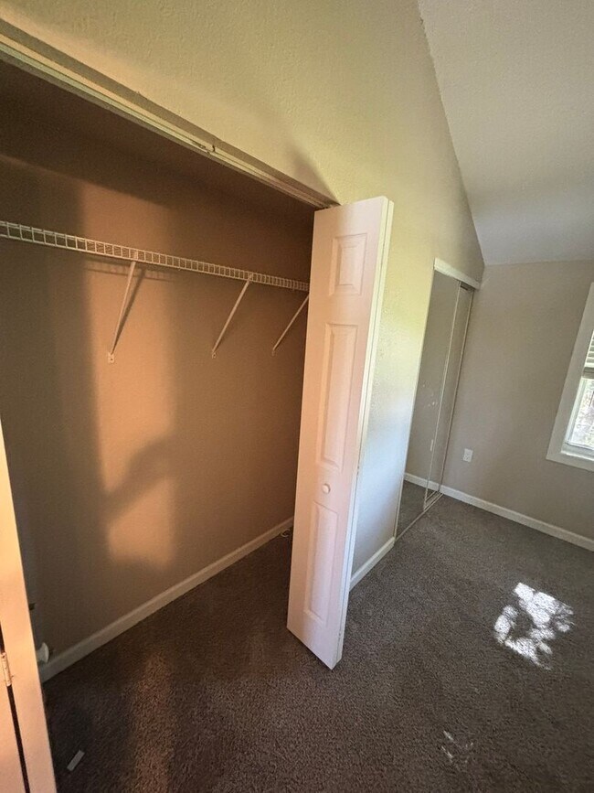 Building Photo - Newly Renovated 2 Bed / 1.5 Bath Townhome near Beaches!