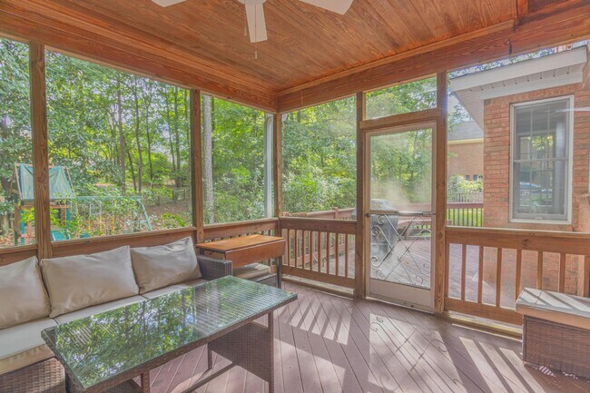 Building Photo - 126 Hemlock Dr