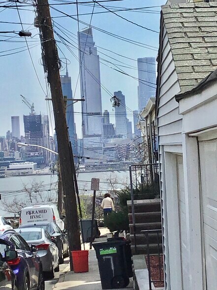 Building Photo - 506 Gregory Ave