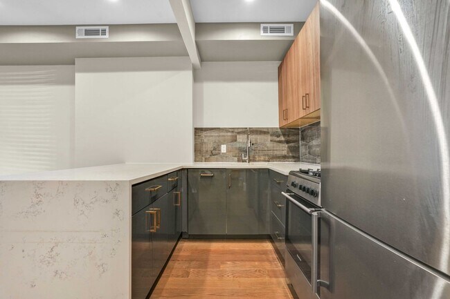 Building Photo - 312 Clifton Pl