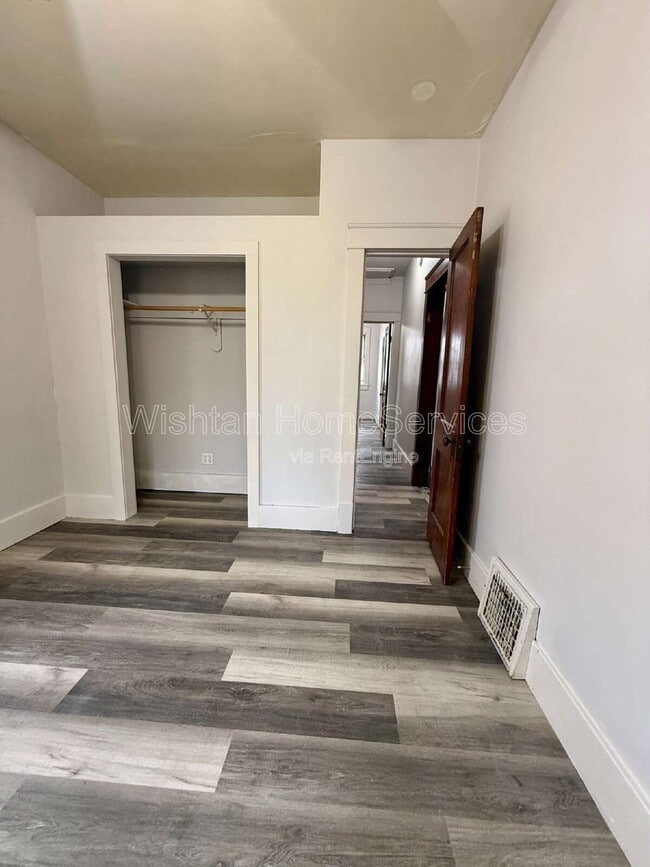 Building Photo - 530 W Orchard Dr