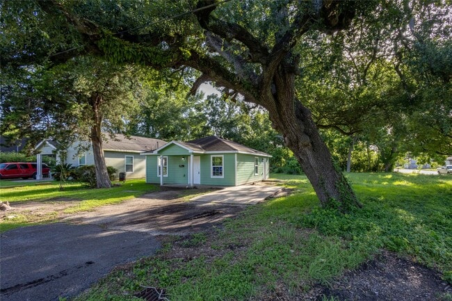 Building Photo - 4120 Brandon Ave