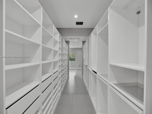 Building Photo - 14301 SW 130th Ave