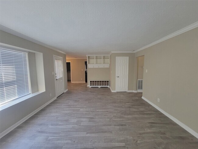 Building Photo - 4015 Chapel Square Dr