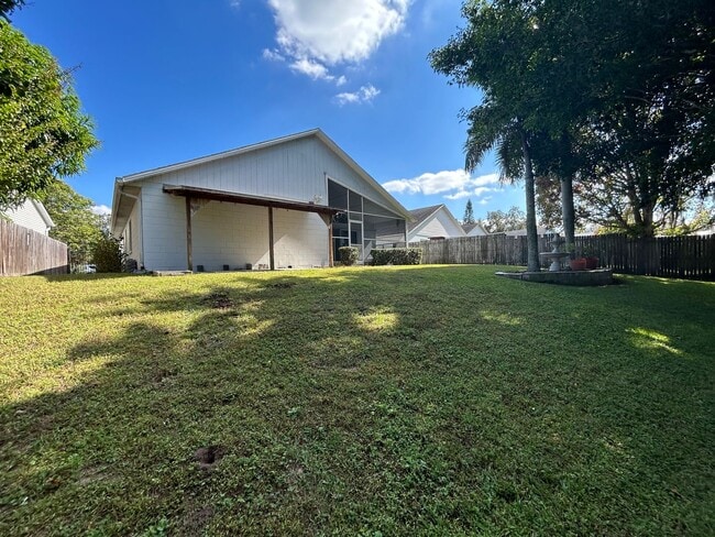 Building Photo - Amazing Dream Home with Water View and Pri...