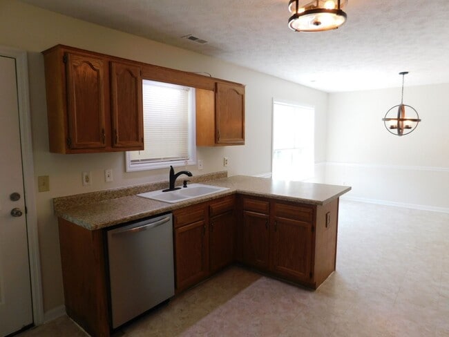 Building Photo - Great Family Home!