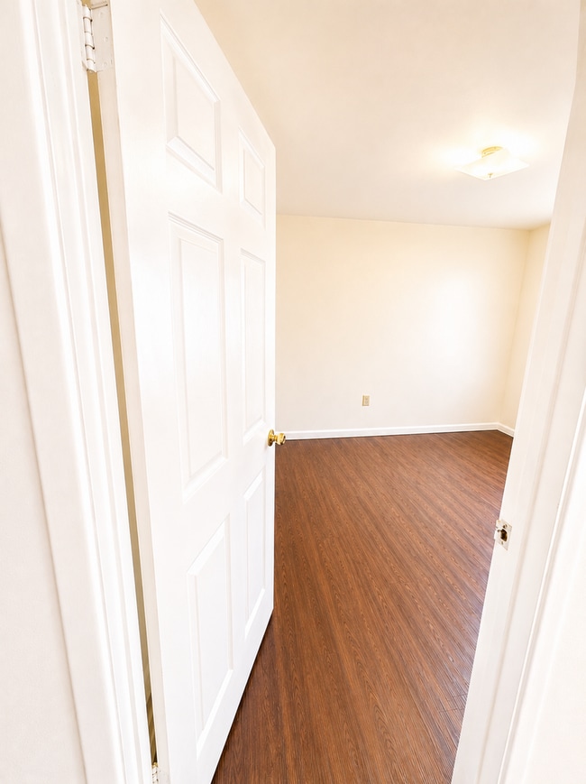 Building Photo - AVAILABLE NOW!! APPLY TODAY ON OUR WEBSITE!!