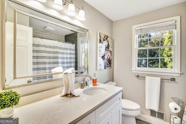 Building Photo - 2532 Lakebrook Ct