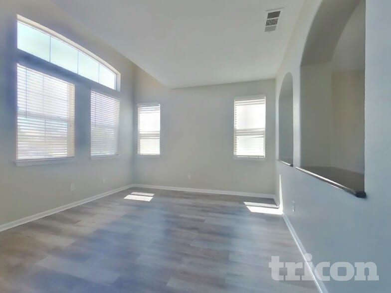 Building Photo - 757 Pino Ave