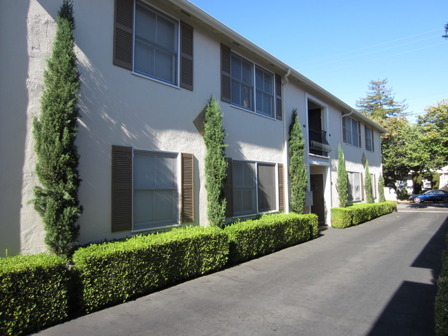 2 Blocks to University! - Villa Toscana