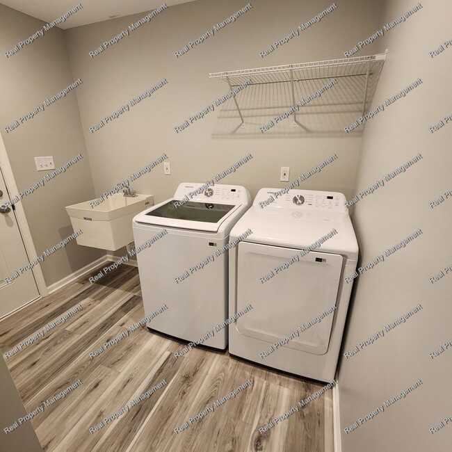 Building Photo - Brand New 3 Bedroom Duplex