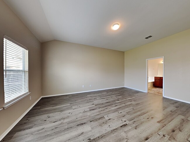 Building Photo - 1019 Mule Deer Rd