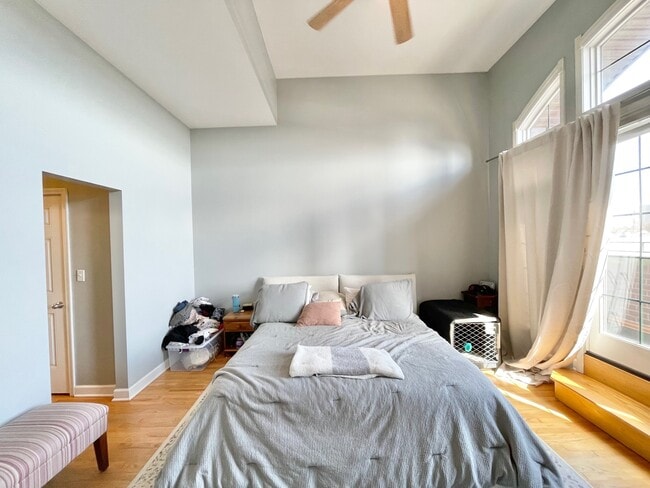 Building Photo - 2734 N Wolcott Ave