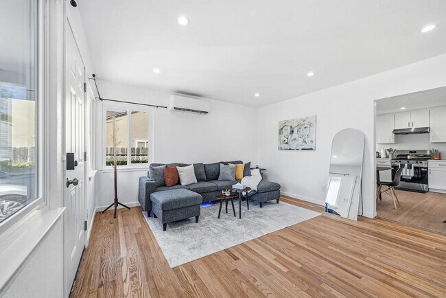 Building Photo - 422 Morse Ave