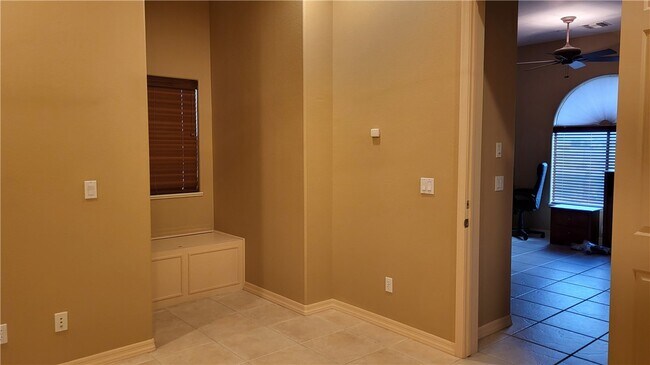 Building Photo - 6301 Vista Laguna Dr
