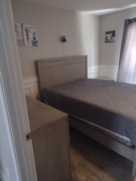 Building Photo - 2092 River Rd