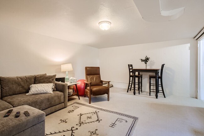 Building Photo - Welcome Home! Beautiful house in Littleton!