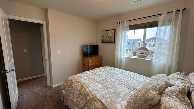 Building Photo - Gorgeous Corner lot 4 bed home! Happy Vall...