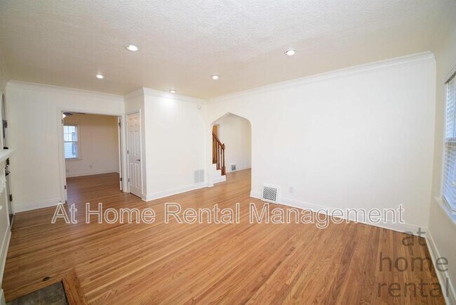 Building Photo - 1740 S Yorktown Ave