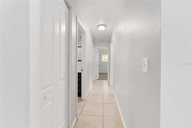 Building Photo - 4505 SE 12th Pl