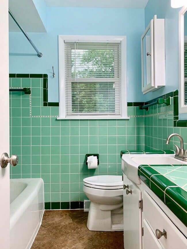 Building Photo - Two Bedroom Home in Northwest Grand Rapids