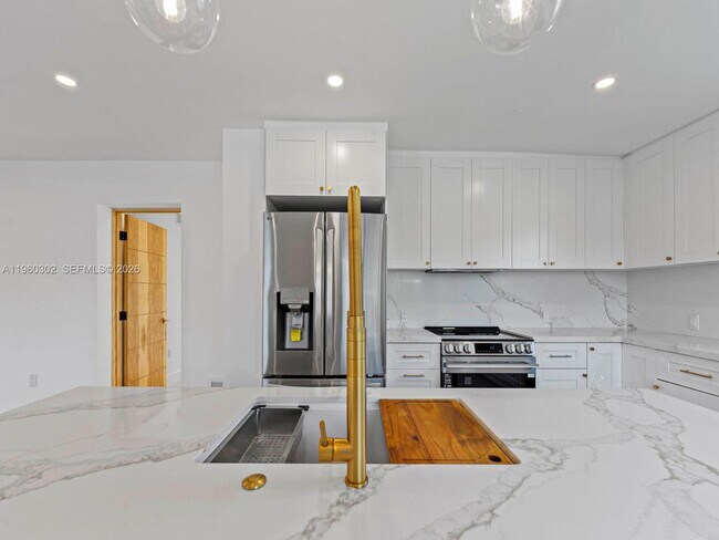 Building Photo - 5841 SW 13th St