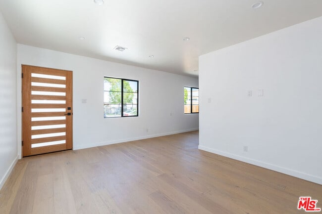Building Photo - 3304 1/2 Casitas Ave