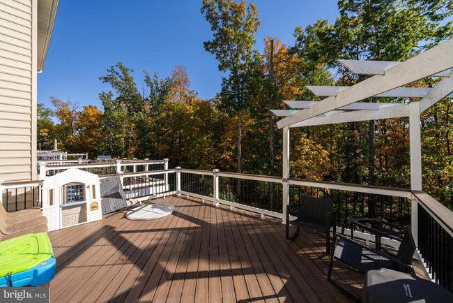 Building Photo - 25850 Clairmont Manor Square