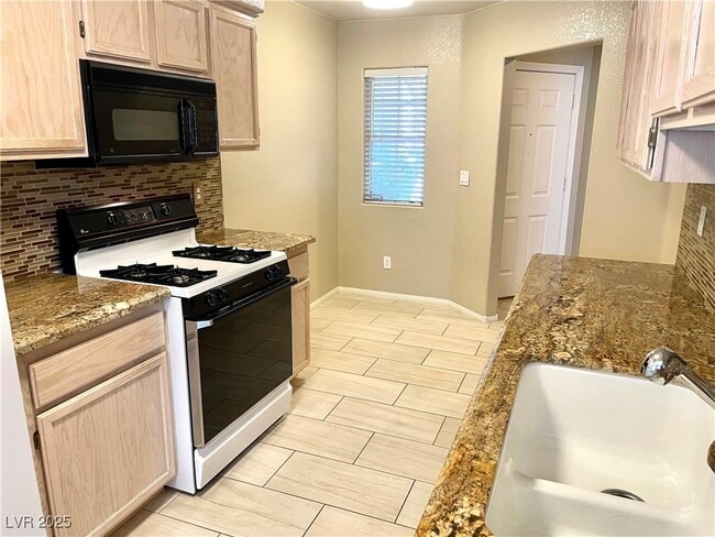 Building Photo - 8457 Pacific Fountain Ave