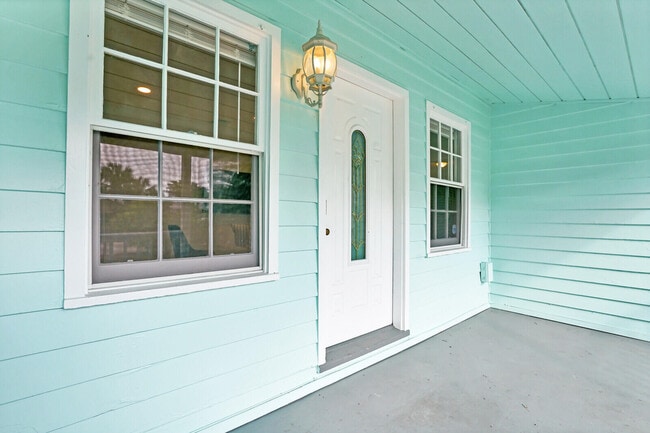 Building Photo - 413 36th St