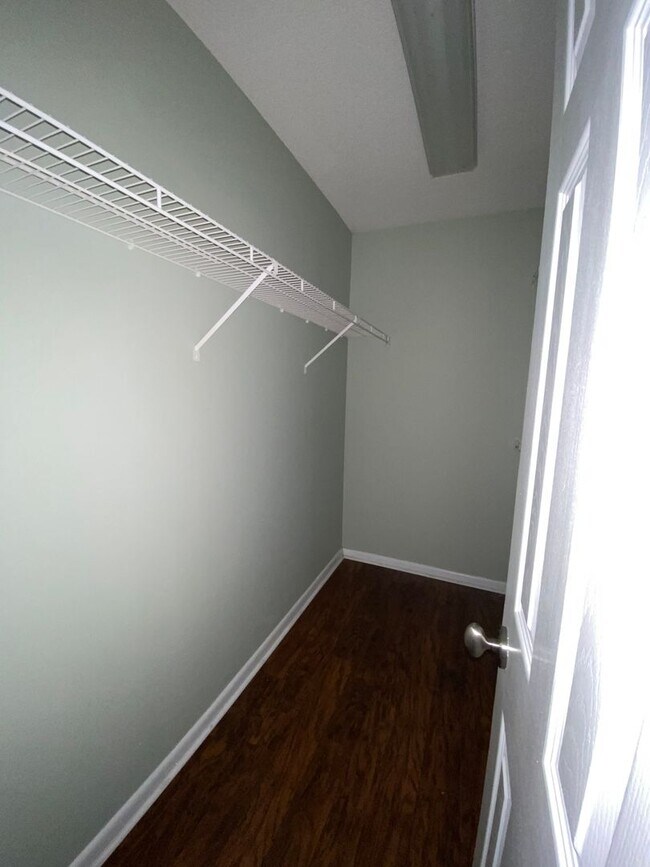 Building Photo - 2 Bedroom 2 Bathroom Unit @ Park Circle